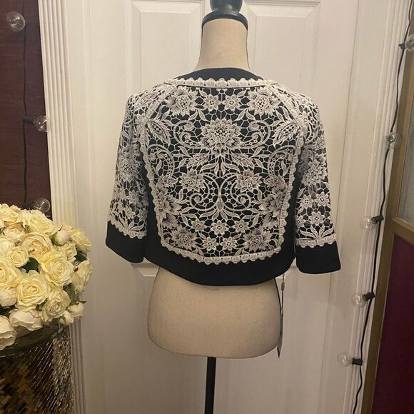 Tadashi Shoji lace/ mesh cropped blazer, size 2 - Picture 10 of 16